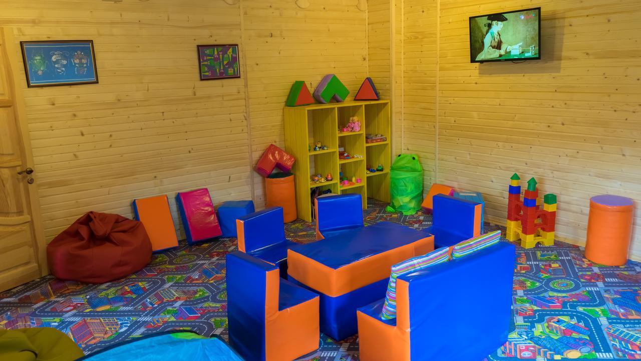 Family Hotel Kaskad Буковел Екстериор снимка